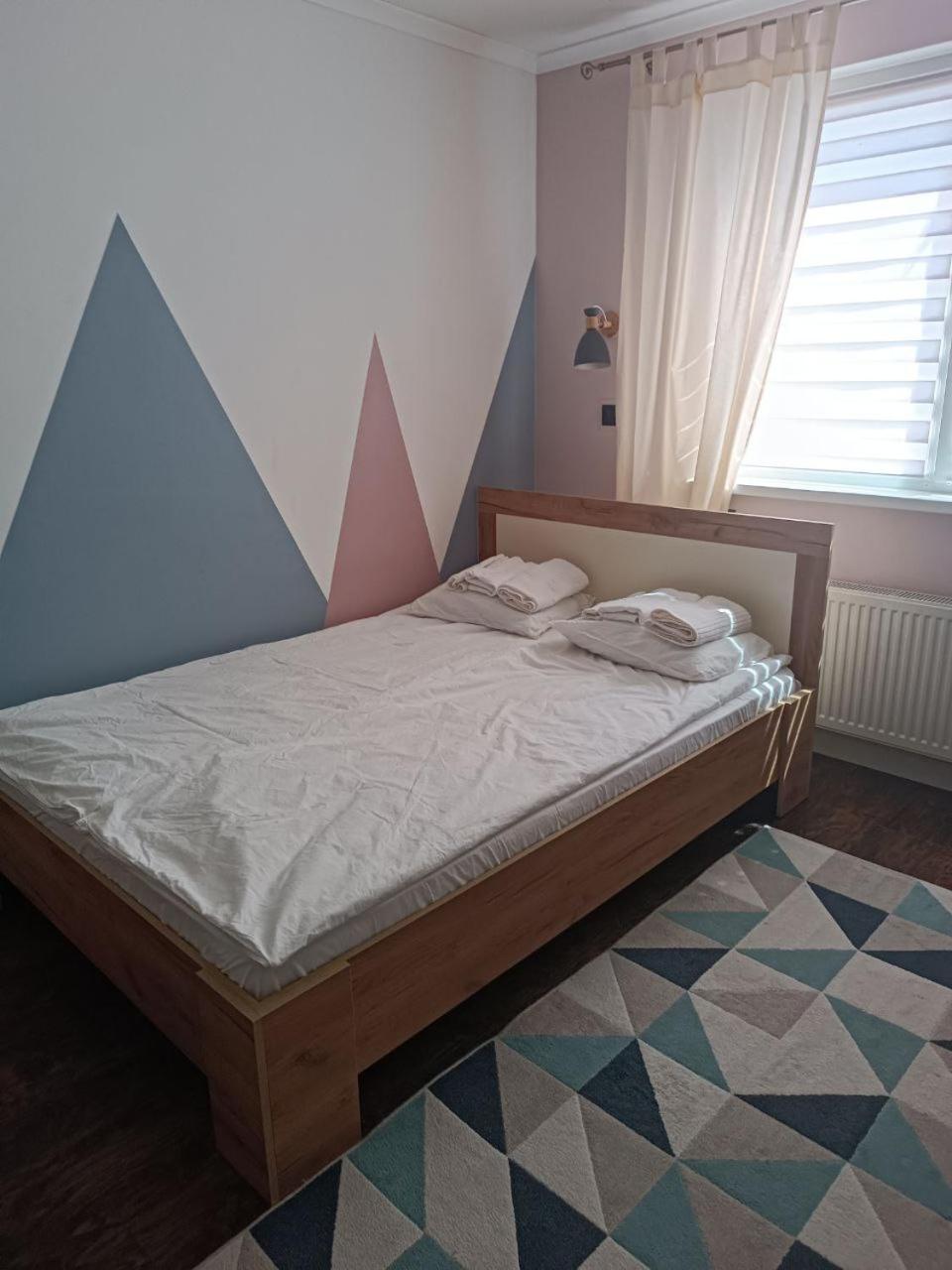 Apartment Elegant And Cozy 3br Kischinau
